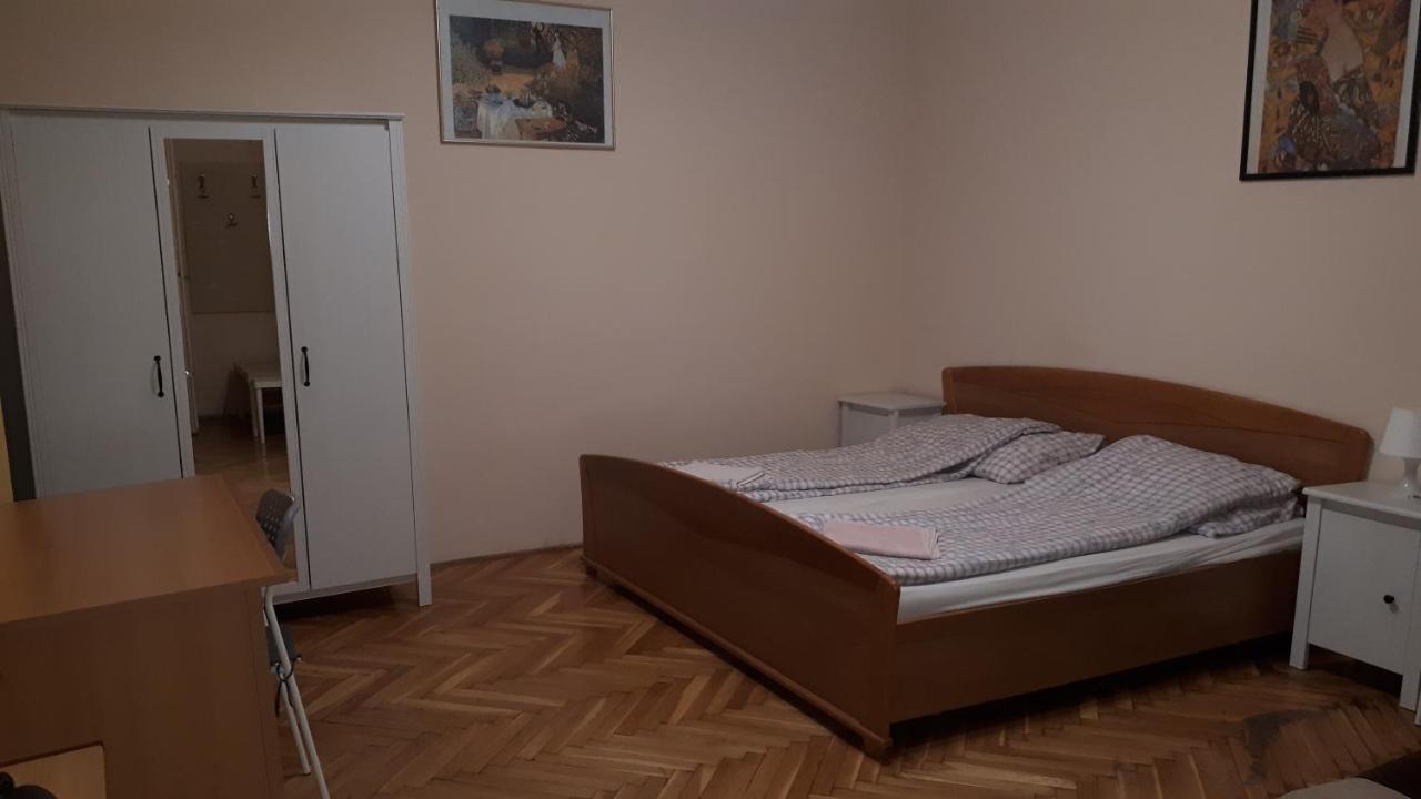 Garibaldi Apartman Boedapest Buitenkant foto