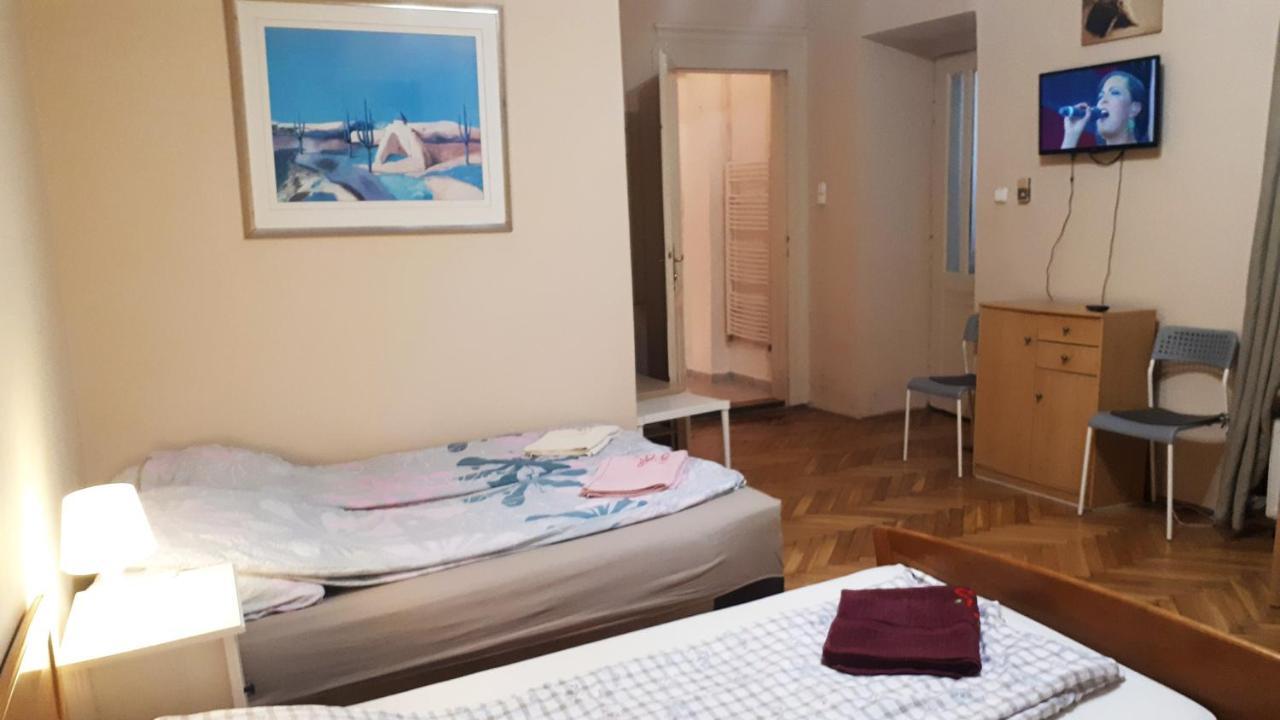 Garibaldi Apartman Boedapest Buitenkant foto