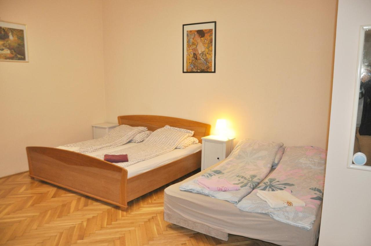 Garibaldi Apartman Boedapest Buitenkant foto