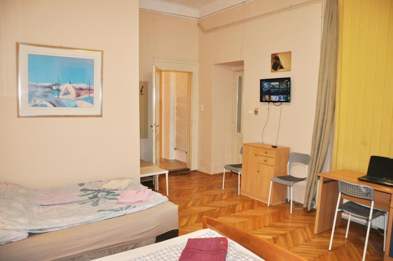 Garibaldi Apartman Boedapest Buitenkant foto